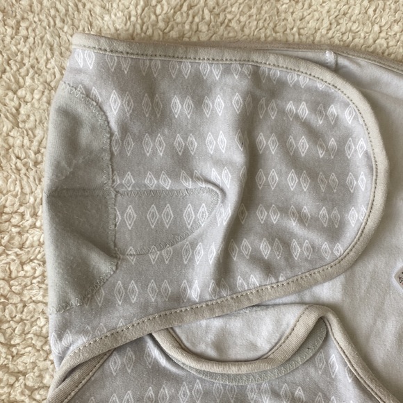 SwaddleMe Velcro Baby Swaddle (Gray/White) - Picture 9 of 15